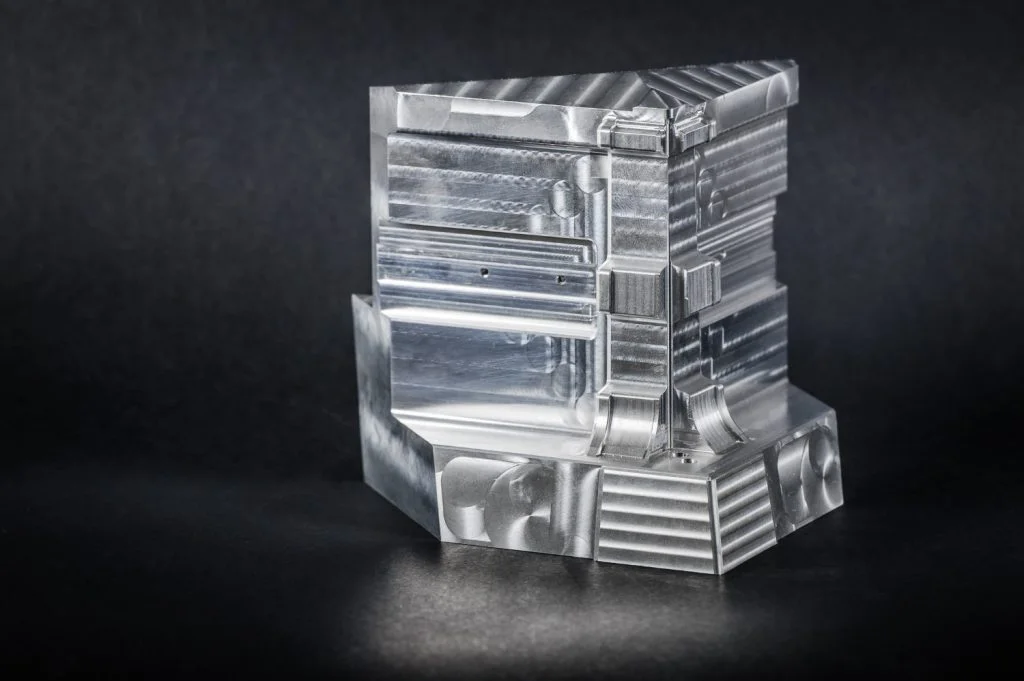 Металлический блок