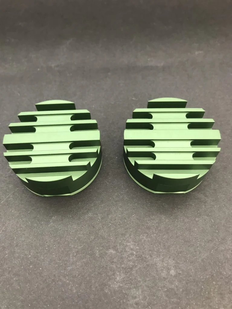 Зеленые цилиндры.